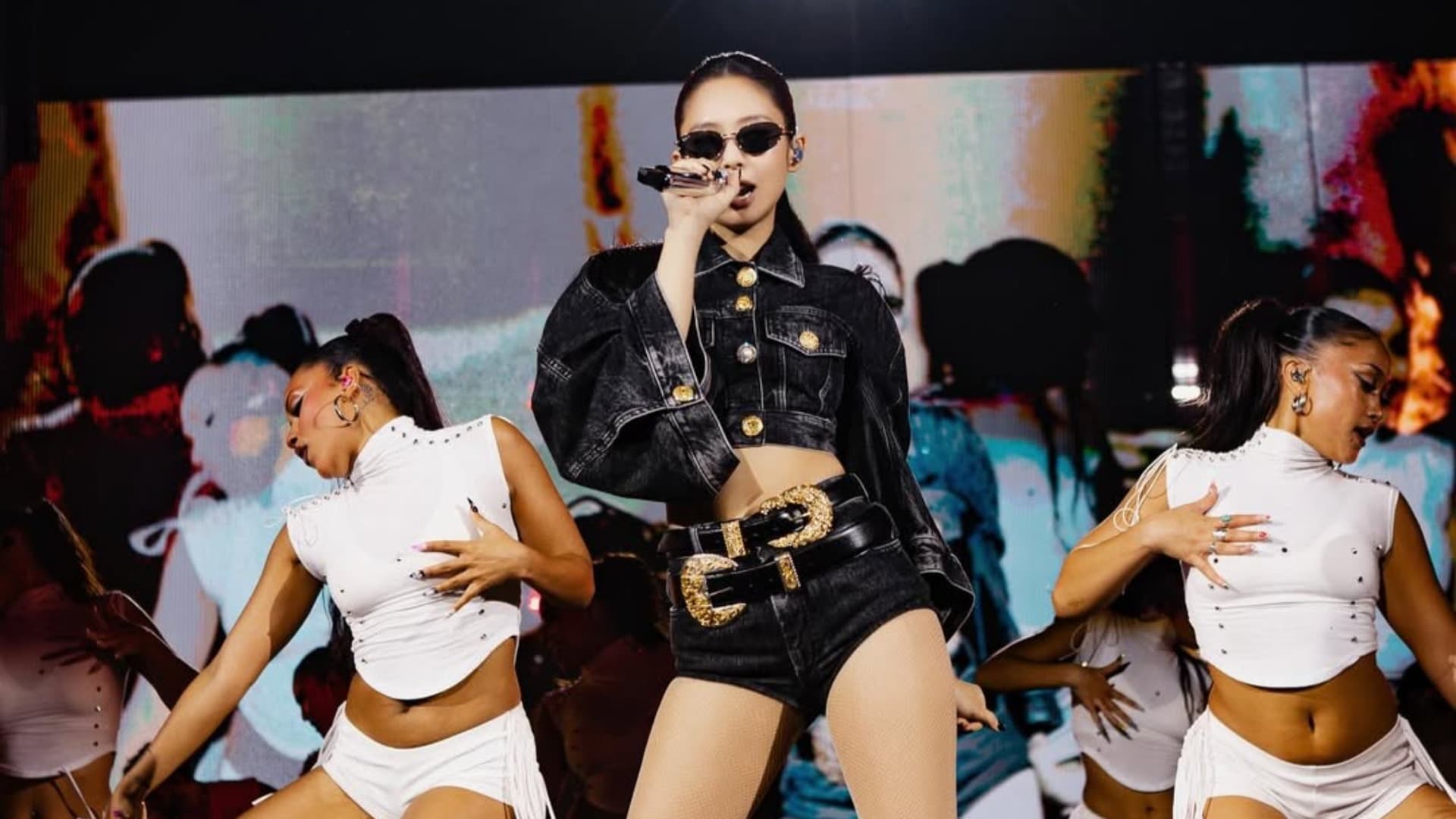 JENNIE、ComplexCon史上初の女性ソロヘッドライナーに — Dracula初ライブ披露