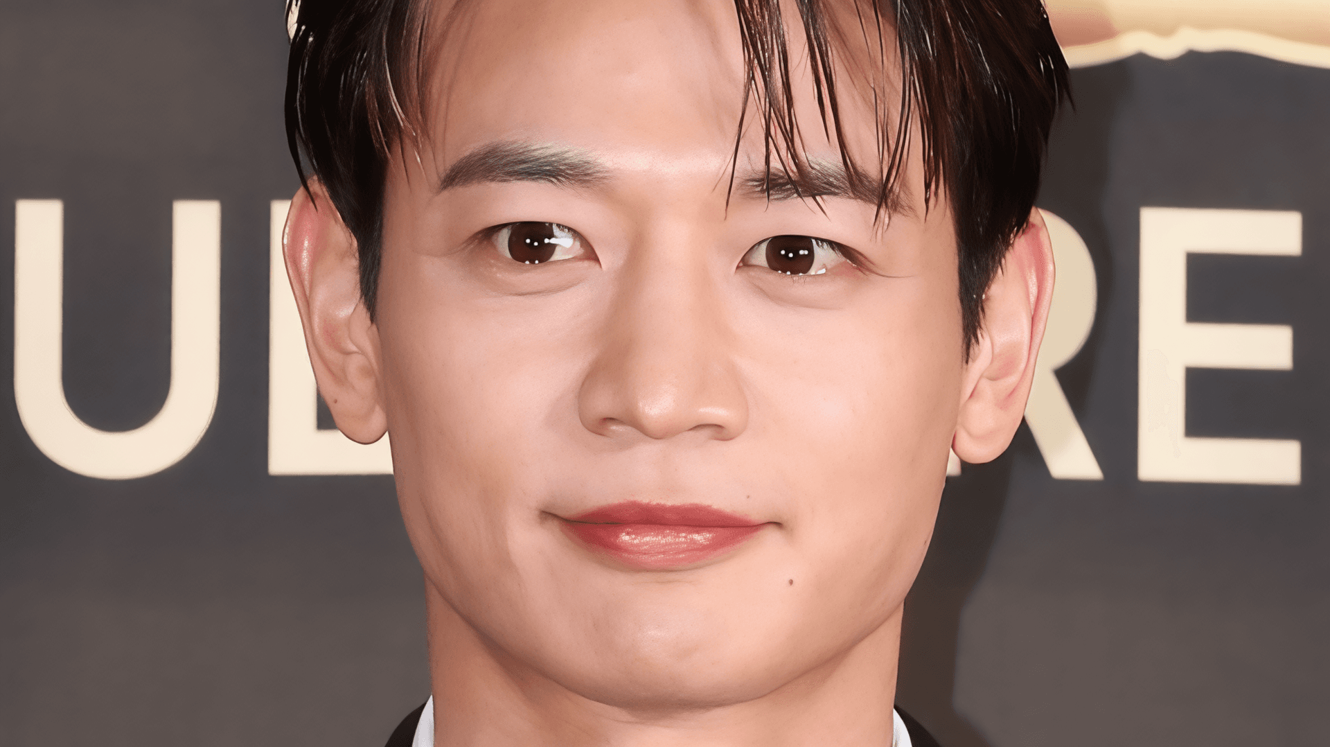 SHINee WORLD VII E.S.S.A.Y：17周年記念コンサート、ジョンヒョンの歌声と新曲で幕開け