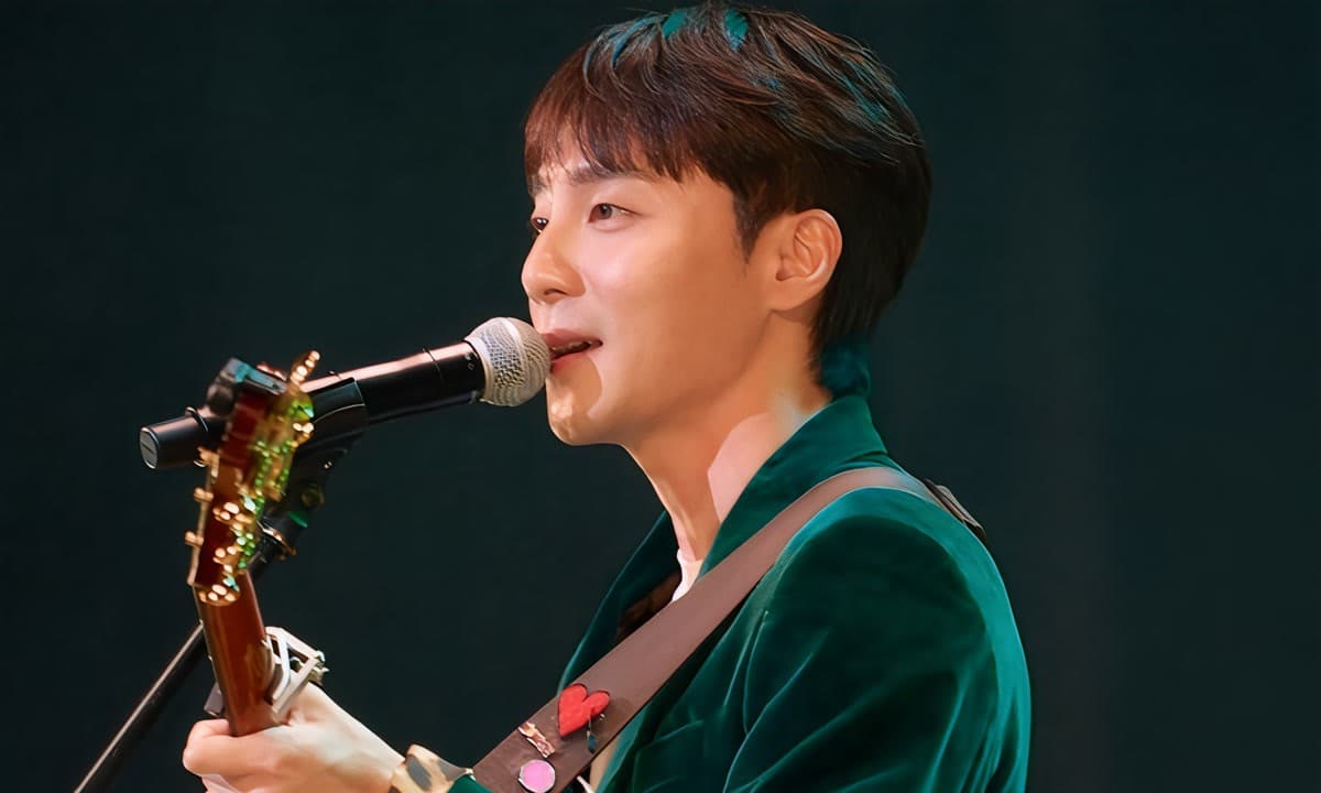 ロイ・キム、ソウル屋外で『다시 불러 봄（Bloom Again）』全曲を初披露