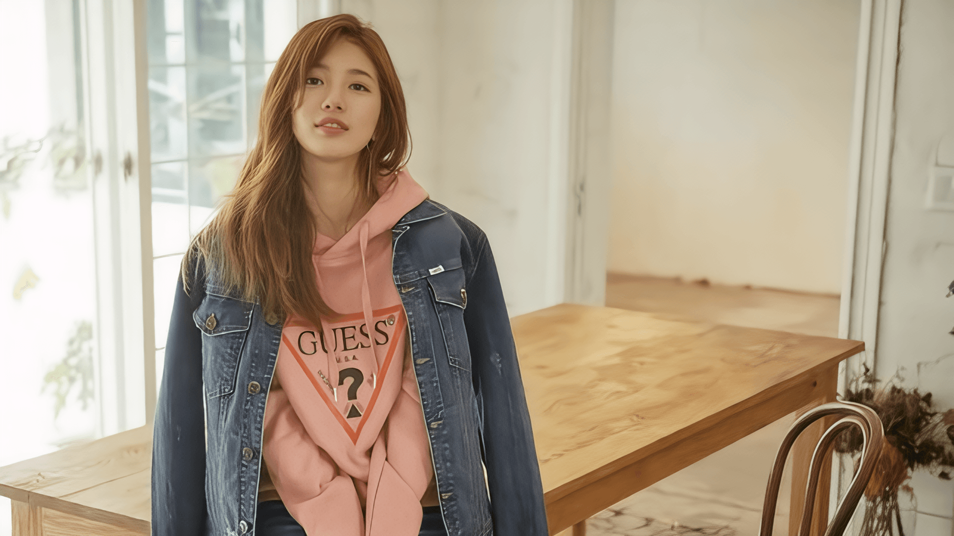 スジー、GUESS 2026年春デニムキャンペーンで魅了――Disney+デビューも控える