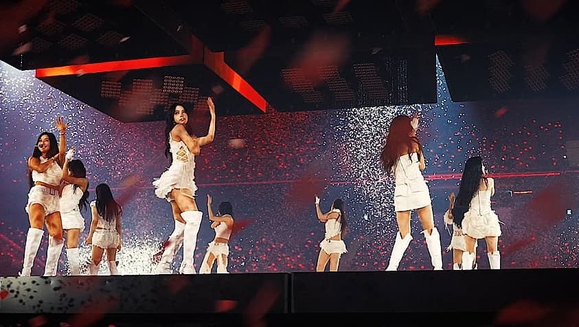 TWICE THIS IS FOR 北米ツアー:360度ステージが示す新たな基準