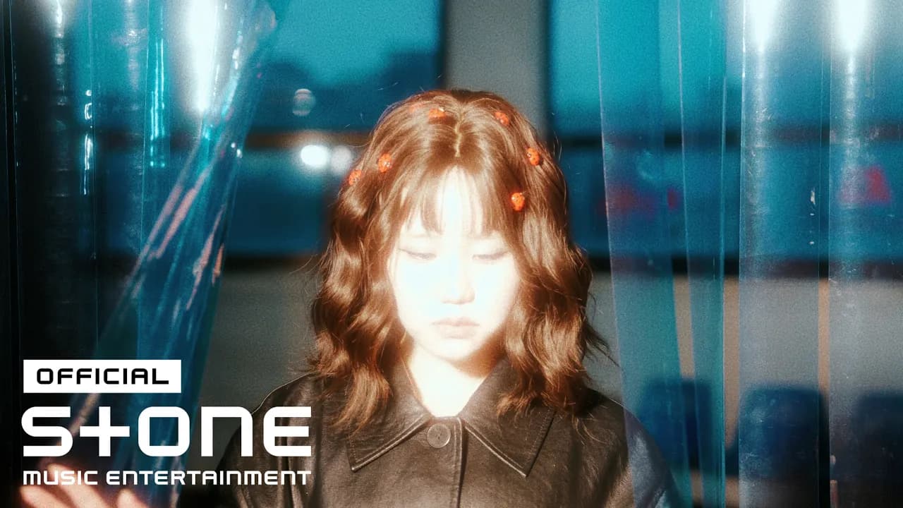 ROSESIAが問いかける「What's Love?」— 'Cinnamon Love' MVでその答えが始まる